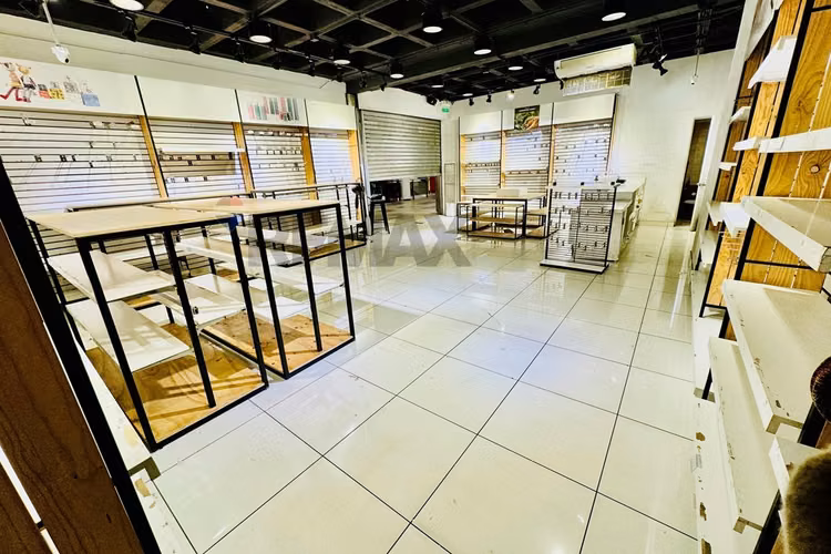 Cc apumanque lugar comercial.