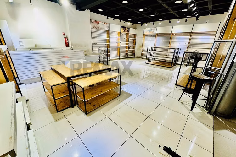 Cc apumanque lugar comercial.