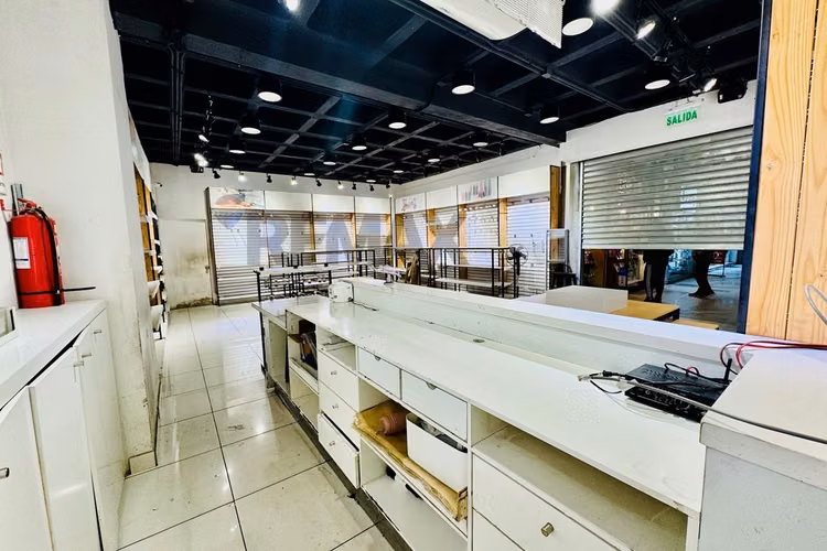 Cc apumanque lugar comercial.
