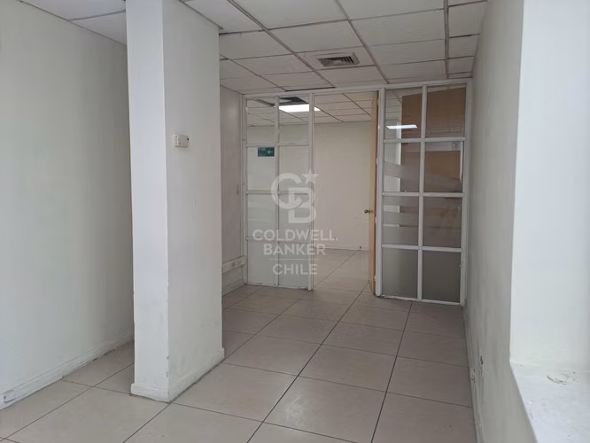 Amplio local comercial en calle Apoquindo, Metro El Golf