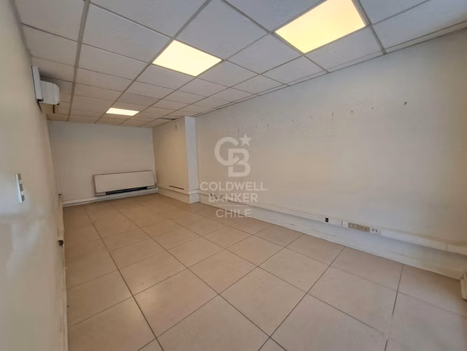Amplio local comercial en calle Apoquindo, Metro El Golf