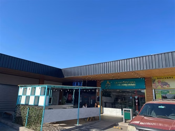 Arriendo Local Comercial Chicureo Brisas Norte Strip Center