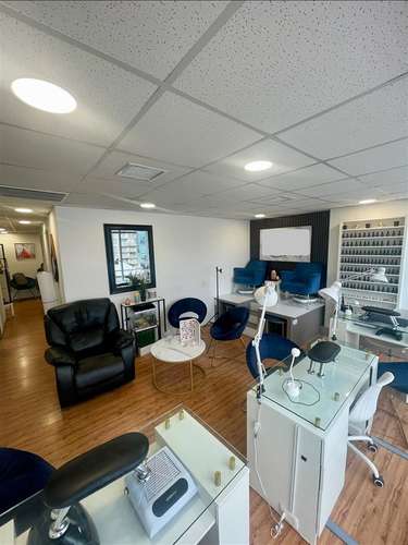 VENTA DERECHOS SALON ESTETICO SANTA BEATRIZ PROVIDENCIA 75m2 - Imagen 11
