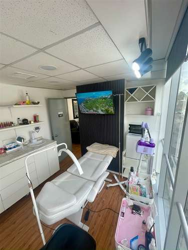 VENTA DERECHOS SALON ESTETICO SANTA BEATRIZ PROVIDENCIA 75m2 - Imagen 4