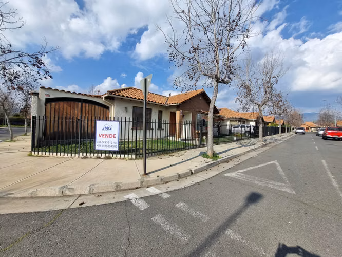 Vende Casa esquina en barrio Residencial San Andres, Comuna de Machali.