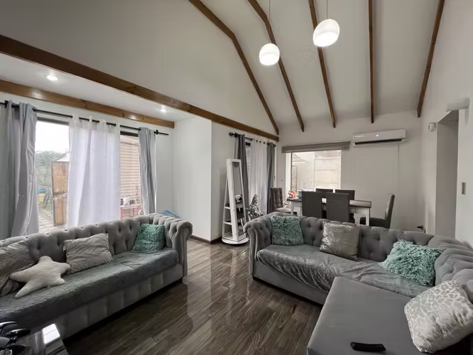 Vendemos Casa Aislada, en excelente sector, ubicada en la comuna de Machalí, avenida San Juan, Valle Lo Castillo