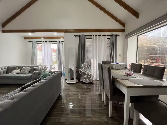 Vendemos Casa Aislada, en excelente sector, ubicada en la comuna de Machalí, avenida San Juan, Valle Lo Castillo
