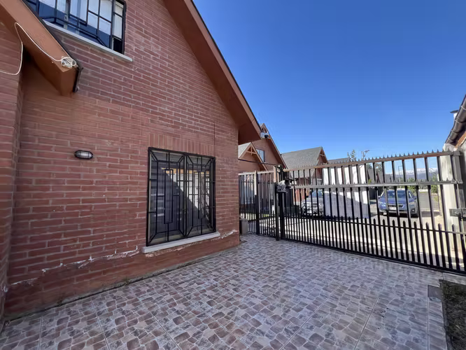 Vendemos Casa Aislada, en excelente sector, ubicada en la comuna de Machalí, avenida San Juan, Valle Lo Castillo