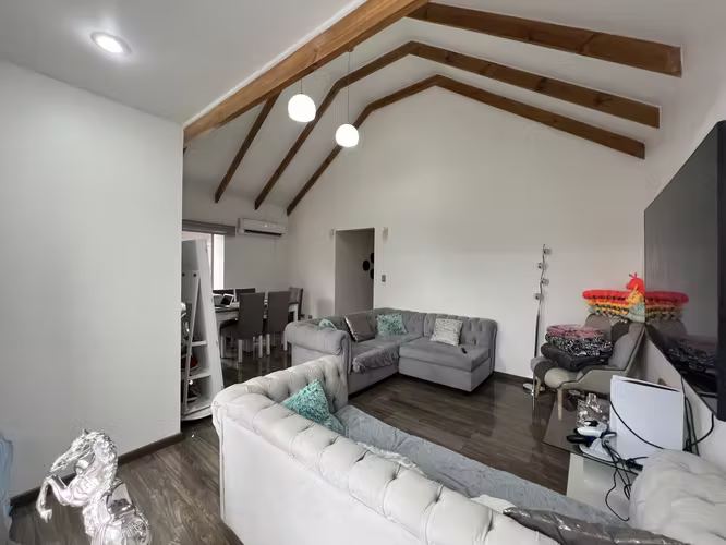 Vendemos Casa Aislada, en excelente sector, ubicada en la comuna de Machalí, avenida San Juan, Valle Lo Castillo