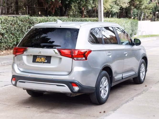 Mitsubishi Outlander 2.0 4X2 At 5P 2020