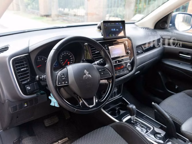 Mitsubishi Outlander 2.0 4X2 At 5P 2020