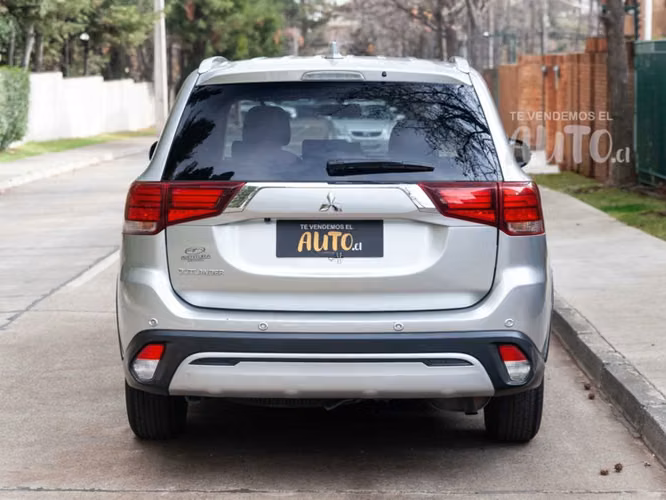 Mitsubishi Outlander 2.0 4X2 At 5P 2020