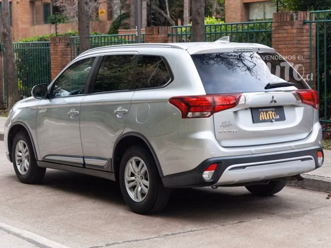 Mitsubishi Outlander 2.0 4X2 At 5P 2020