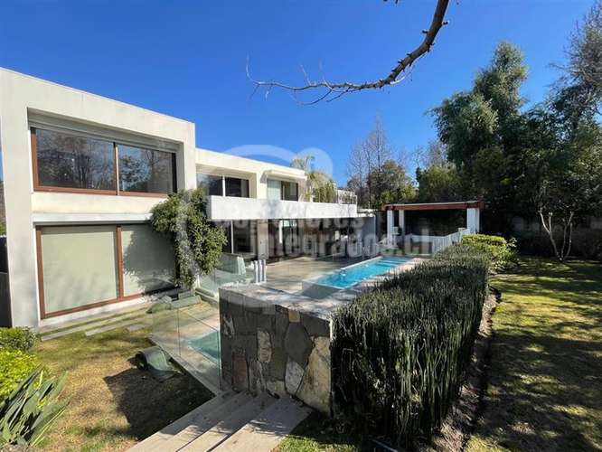 Casa en venta de 6 dorm. en Lo Barnechea