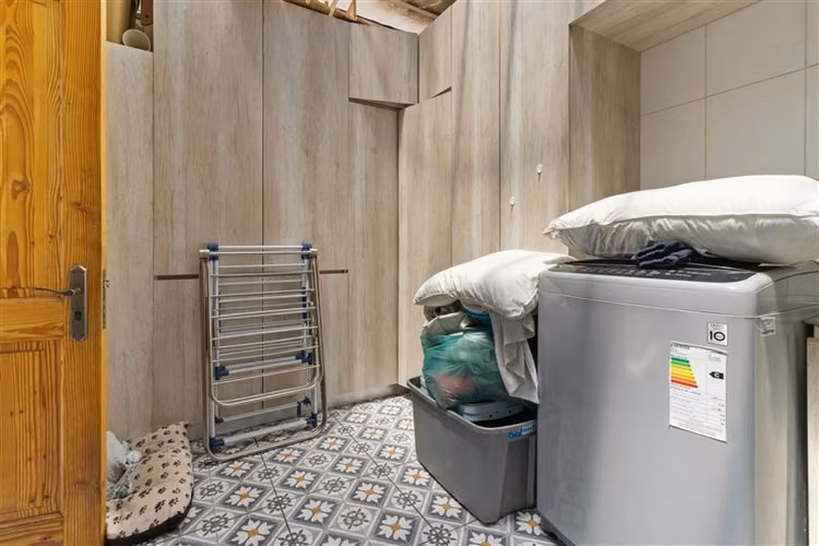 Moderna casa con piscina en exclusivo condominio. La Reina