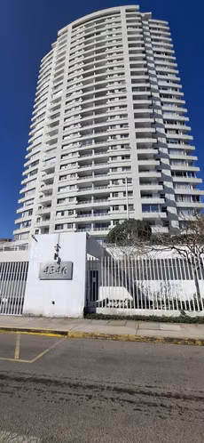 Arriendo Depto 3D/2B, 109m², Edificio Costanera Huayquique, Av. Arturo Prat 4346, Iquique
