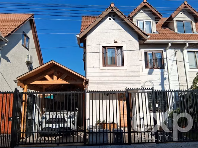 Casa 3 pisos en venta de 4 dorm 3 baños en Maipú