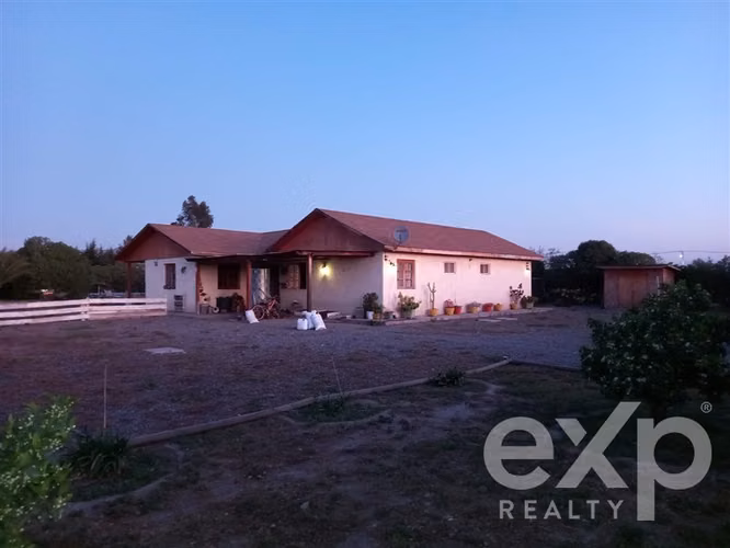 Parcela en venta en 3 dorm 3 baños Talagante