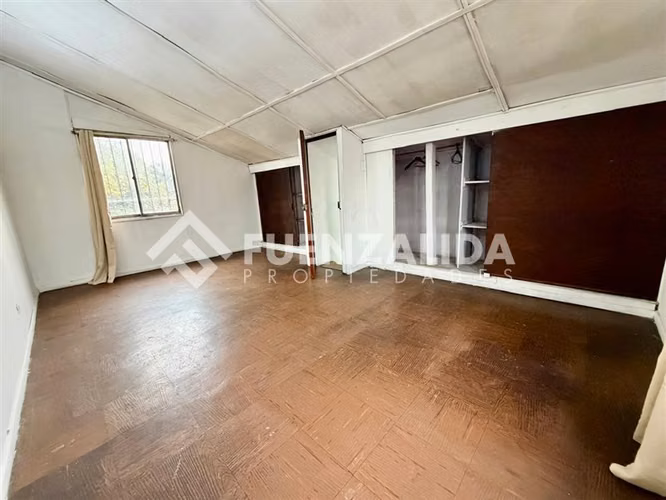 Casa en venta de 4 dorm. + 2 baños + 2 Estac. en Macul