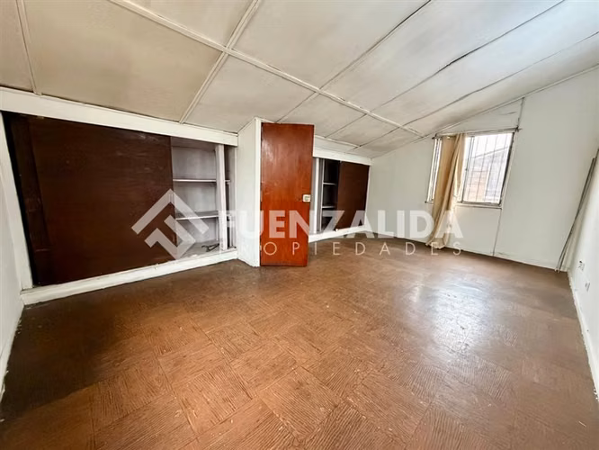 Casa en venta de 4 dorm. + 2 baños + 2 Estac. en Macul