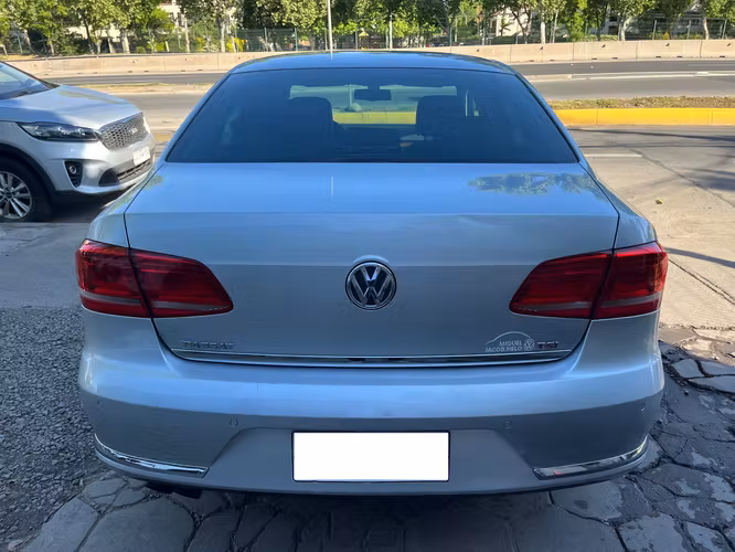 VOLKSWAGEN PASSAT HIGHLINE 1.8 TSI AUT. 2013 SÓLO 79.000 KM.