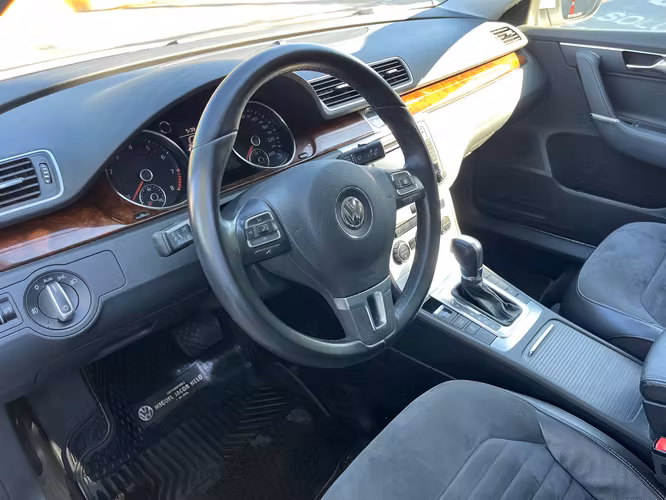 VOLKSWAGEN PASSAT HIGHLINE 1.8 TSI AUT. 2013 SÓLO 79.000 KM.