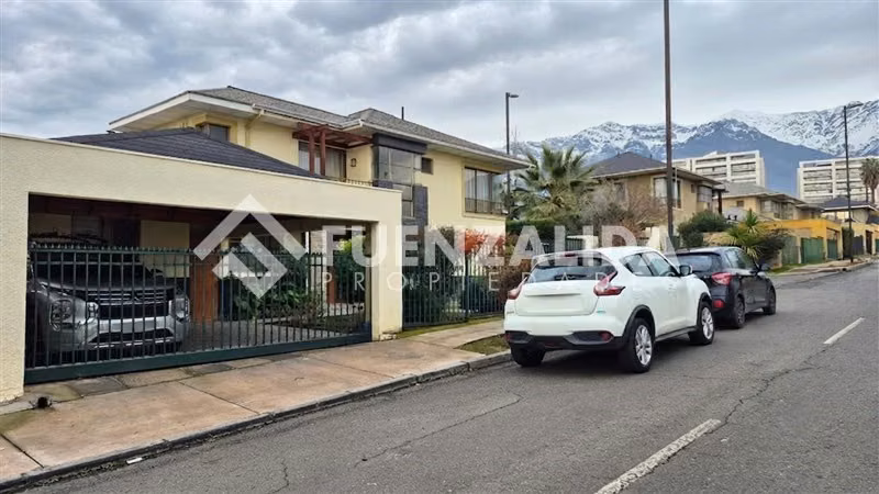 Casa en venta de 5 dorm. en Peñalolén