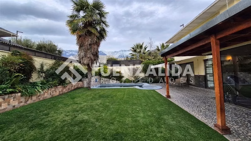 Casa en venta de 5 dorm. en Peñalolén