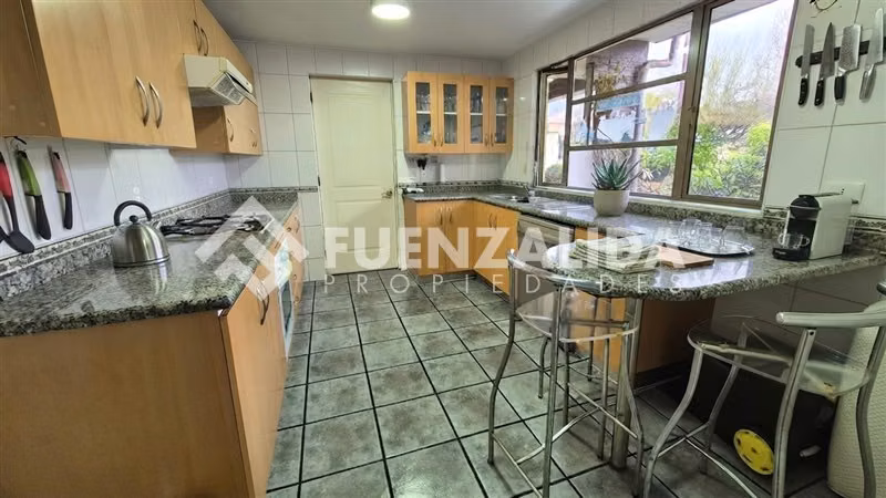 Casa en venta de 5 dorm. en Peñalolén