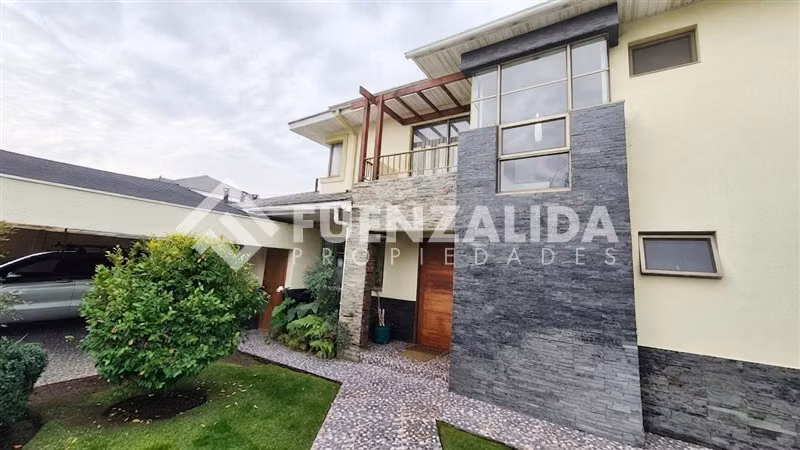 Casa en venta de 5 dorm. en Peñalolén