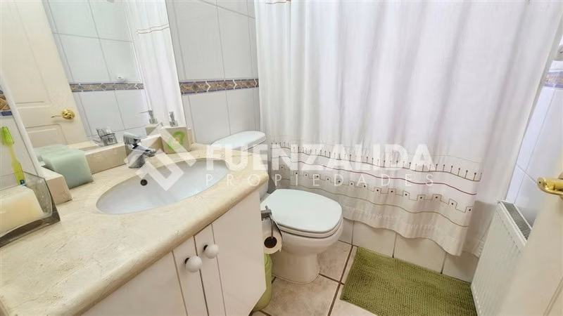 Casa en venta de 5 dorm. en Peñalolén