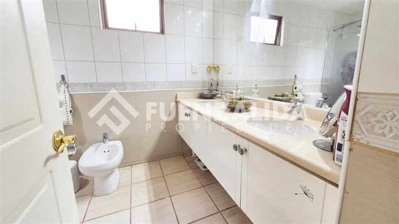Casa en venta de 5 dorm. en Peñalolén