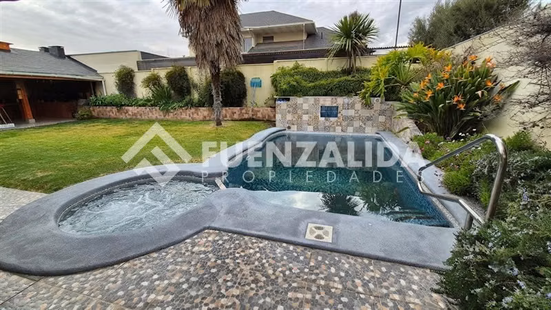 Casa en venta de 5 dorm. en Peñalolén