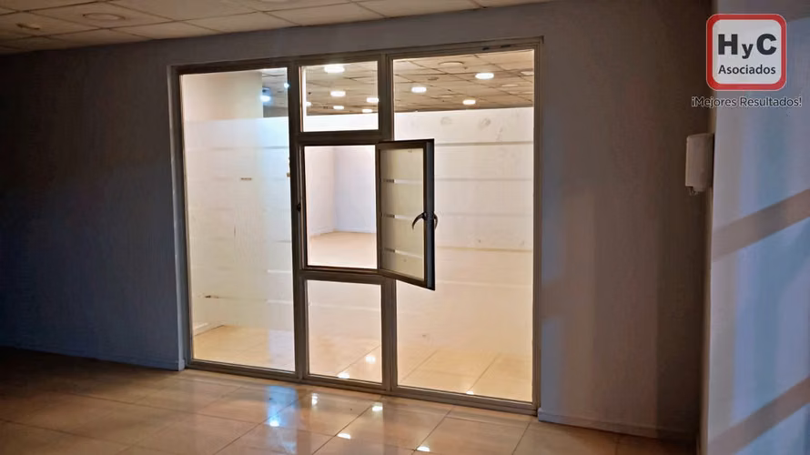 Amplio Local Comercial en Plena Alameda – Alta Exposición y Versatilidad