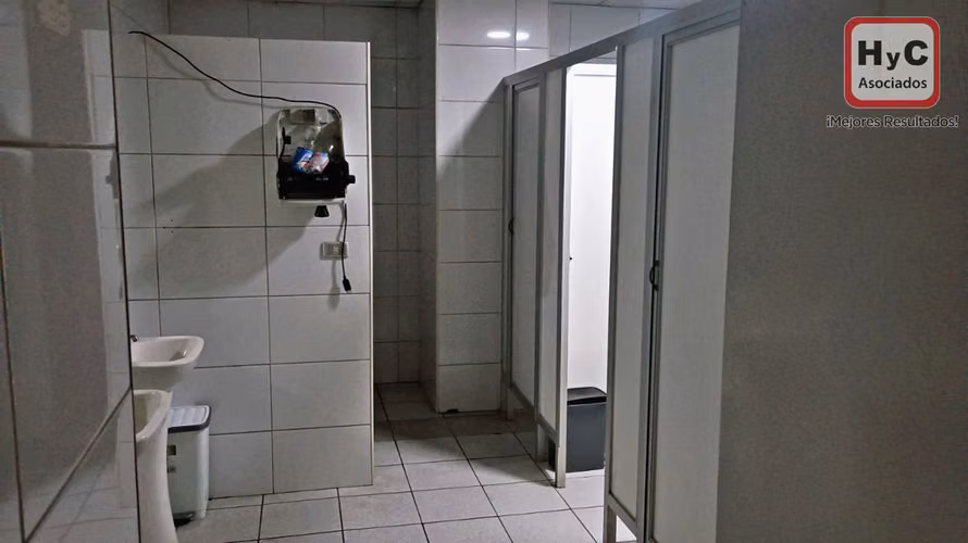 Amplio Local Comercial en Plena Alameda – Alta Exposición y Versatilidad