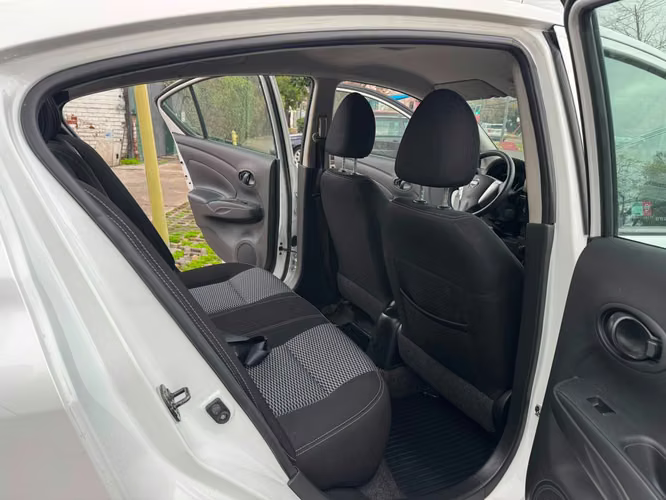 NISSAN VERSA 1.6 MEC SOLO 72.000 KM FULL AIRE AIRBAG ABS VER EN LAS CONDES 2020