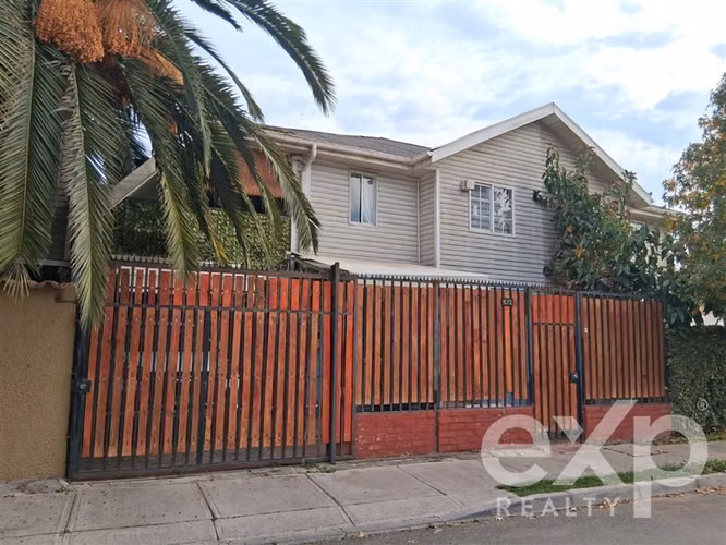 Casa espaciosa en venta de 5 dorm. 4B en Maipú