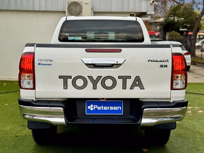 TOYOTA HILUX 4X2 2.7 MT SR GASOLINA - 2022 | 2864