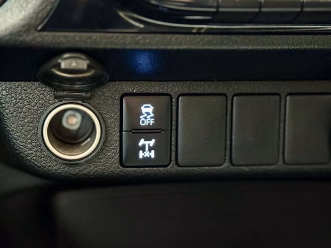 TOYOTA HILUX 4X2 2.7 MT SR GASOLINA - 2022 | 2864