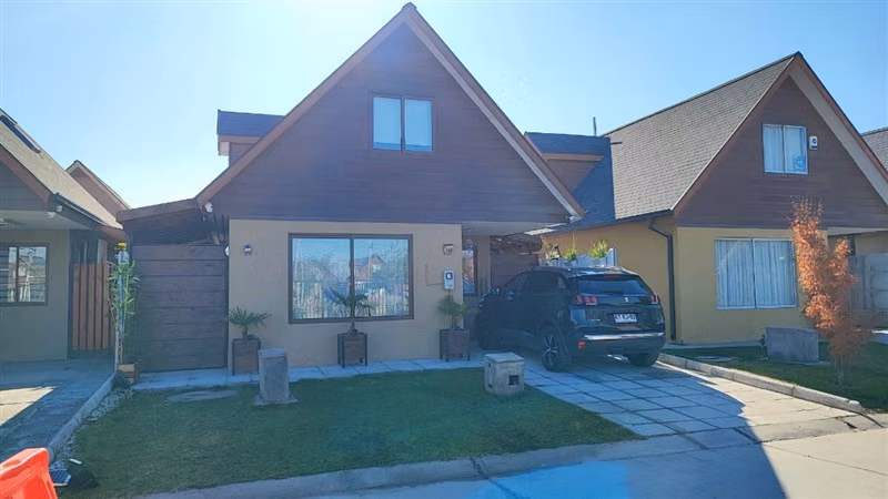 CASA EN CONDOMINIO 3D+2B+2E+B GGCC INCLUIDOS- BUIN