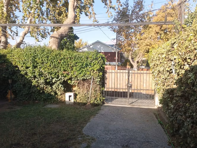 Vendo Casa Excelente Ubicación, Sector “Lynch Norte”, La Reina.