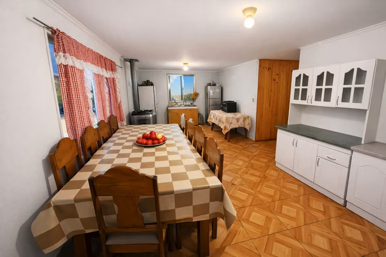  Vendo Hermosa Parcela de 5.000m²  Terreno, Con Casa Amplia | Quesería | Pelarco