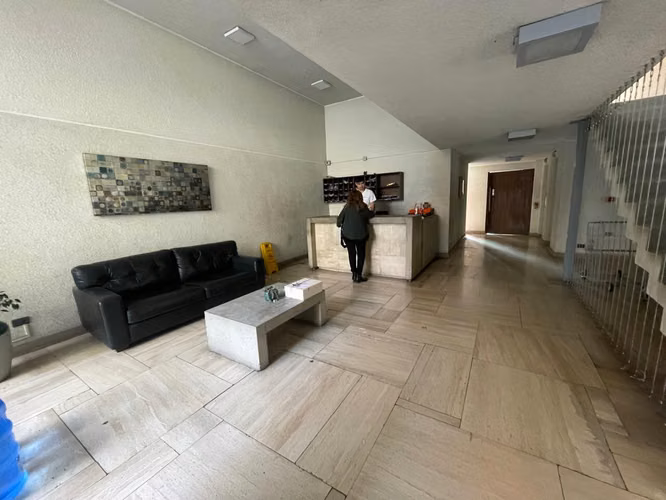Excelente departamento 2D 2B, pasos metro Simon Bolivar