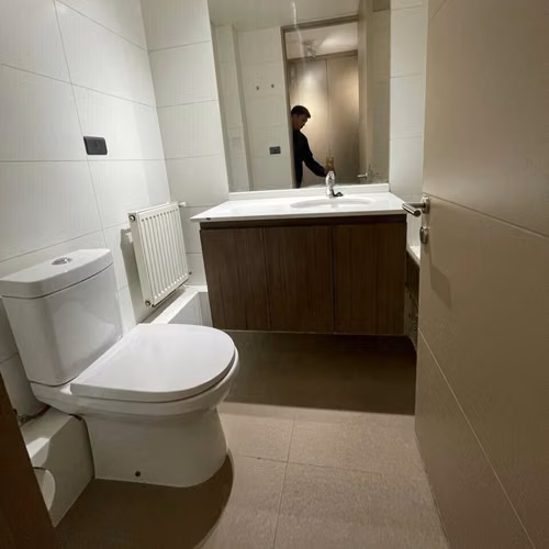 Excelente departamento 2D 2B, pasos metro Simon Bolivar
