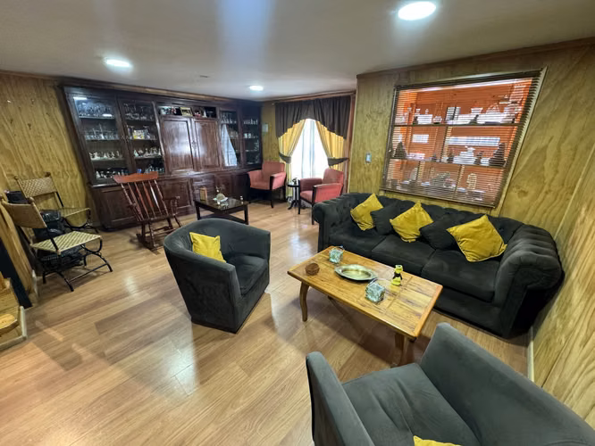 Casa de 3 Pisos 5D/2B Los Héroes Maipú
