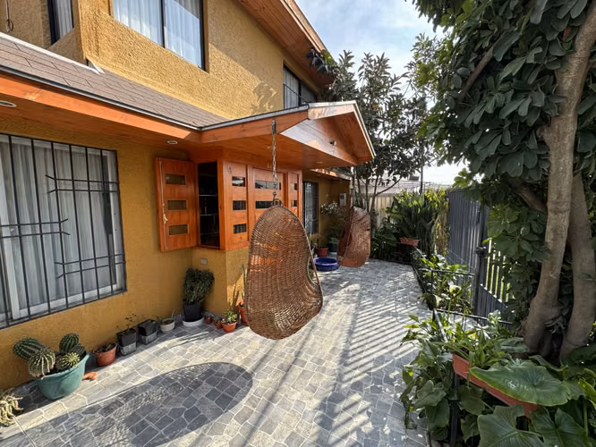 Casa de 3 Pisos 5D/2B Los Héroes Maipú