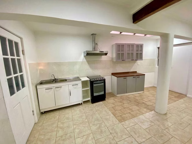 AMPLIA CASA DE 2 PISOS EN AVENIDA SCHLEYER (177244)