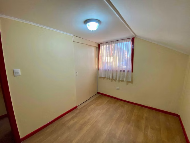 AMPLIA CASA DE 2 PISOS EN AVENIDA SCHLEYER (177244)