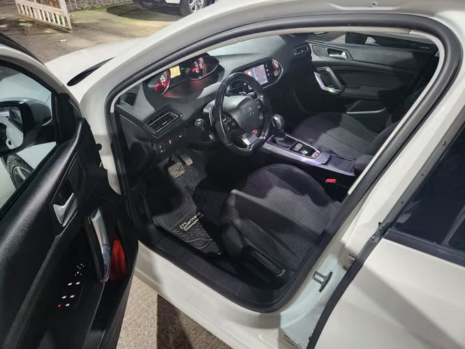 PEUGEOT 308 HDI  FULL TECHO PANORAMICO AUTOMÁTICO, RECIBO