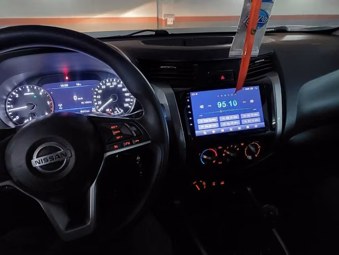 Camioneta Nissan Navara doble cabina 4 x 4